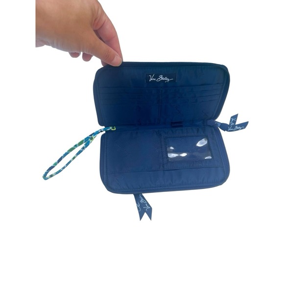 Vera Bradley Daisy Daisy Print Wristlet Wallet 8x5 With Retractable Wrist Strap - Picture 2 of 9